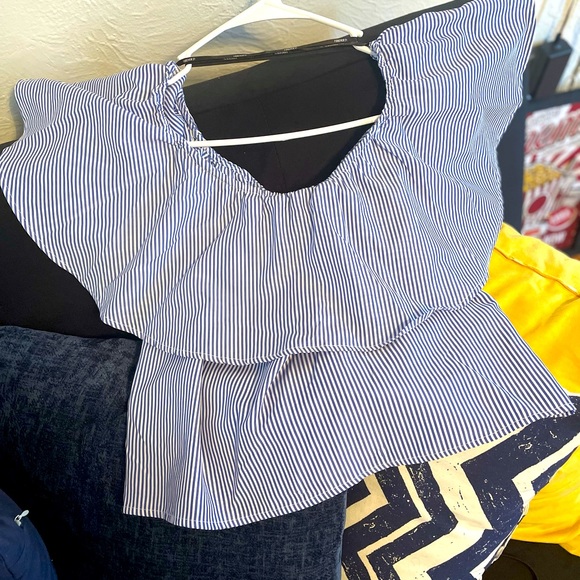 Forever 21 Tops - Forever 21 striped off the shoulder crop top